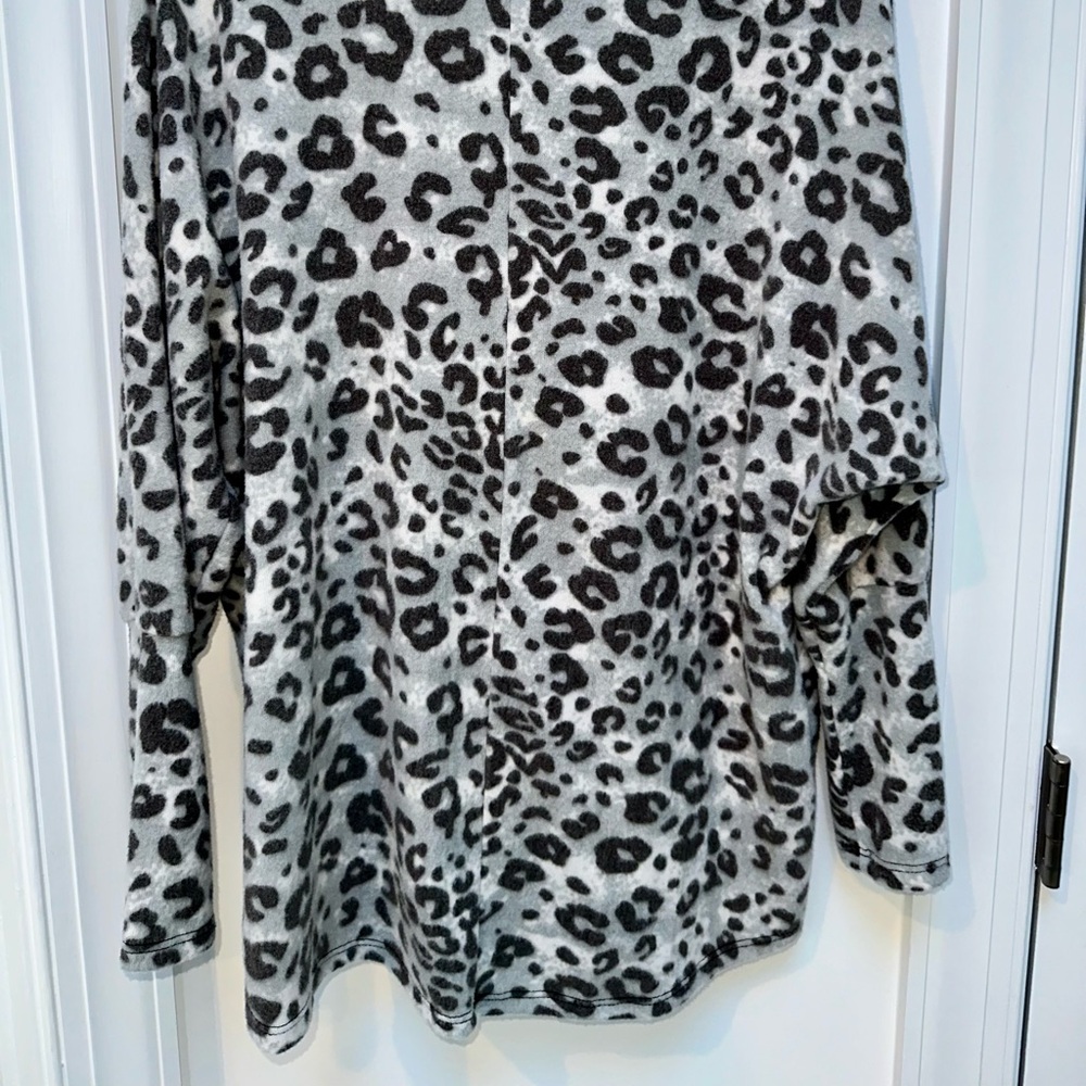 Leopard Print Top - Picture 2 of 4